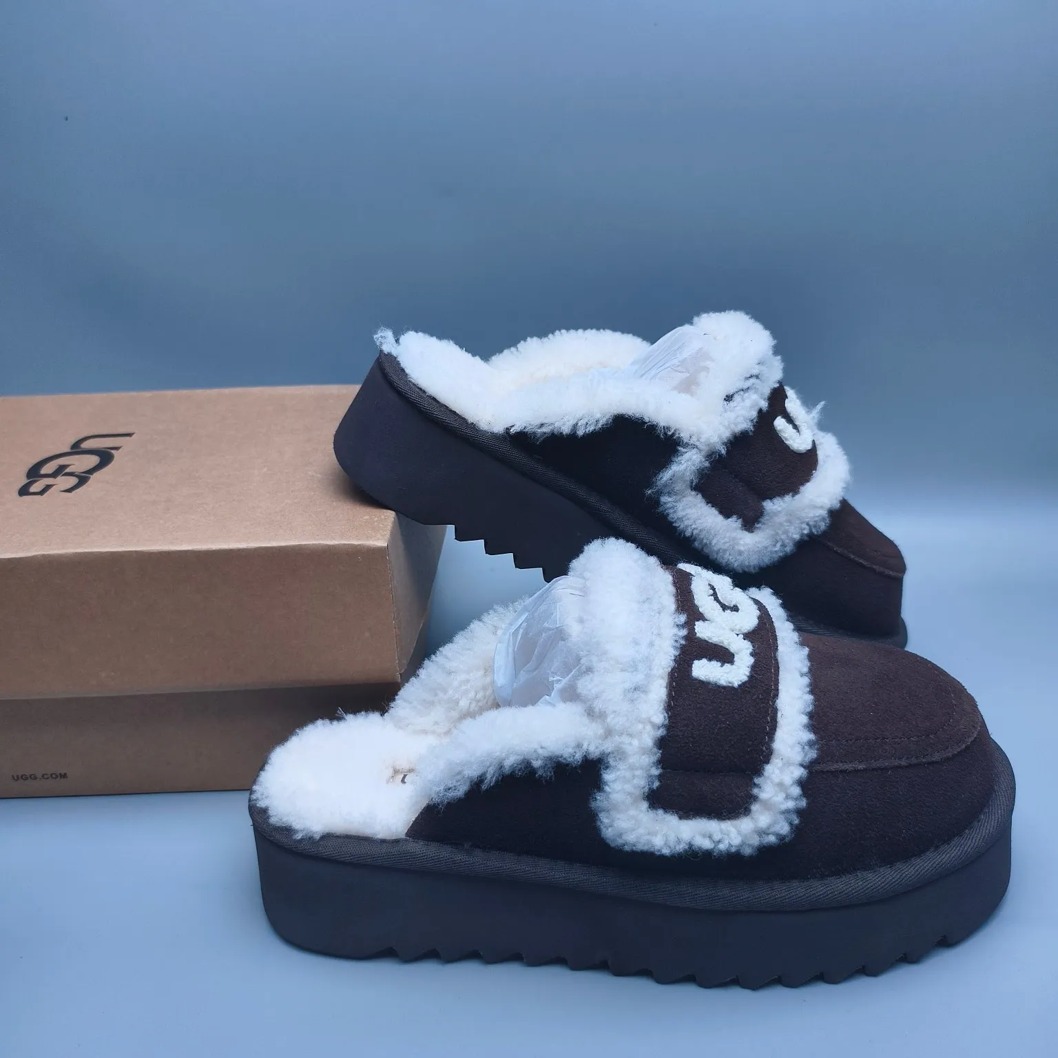 💰480 UGG sheepskin all-in-one snow boots 1208 Thick-soled curly fur casual fur flip flops with large logo Color: maroon sand antelope brown black chocolate Code number: 35-40 yards